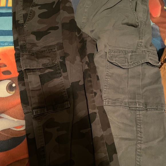 All of these in the bundle are in great condition and most are name brands - Picture 5 of 7